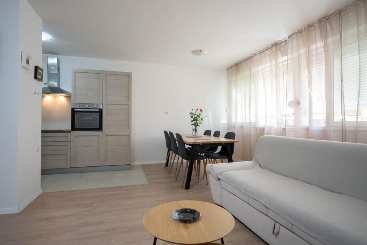 Apartman Mirjana Leilighet *